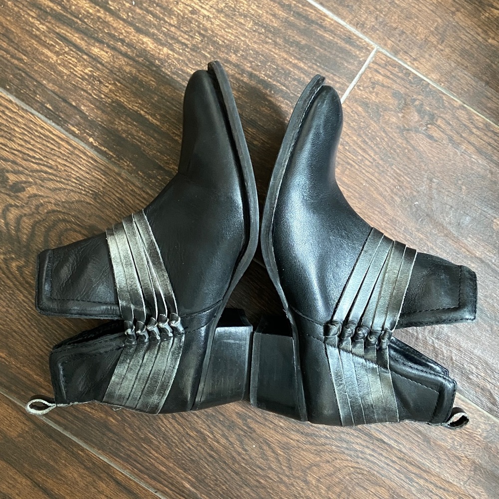 Diba's Skylar Black and Silver Ankle Booties, size 7.5M - Picture 11 of 13